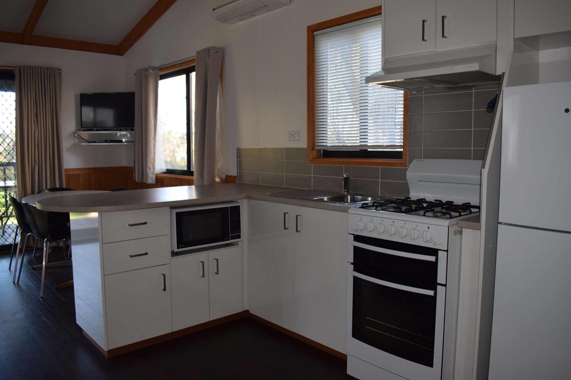 Cohuna Waterfront Holiday Park Экстерьер фото